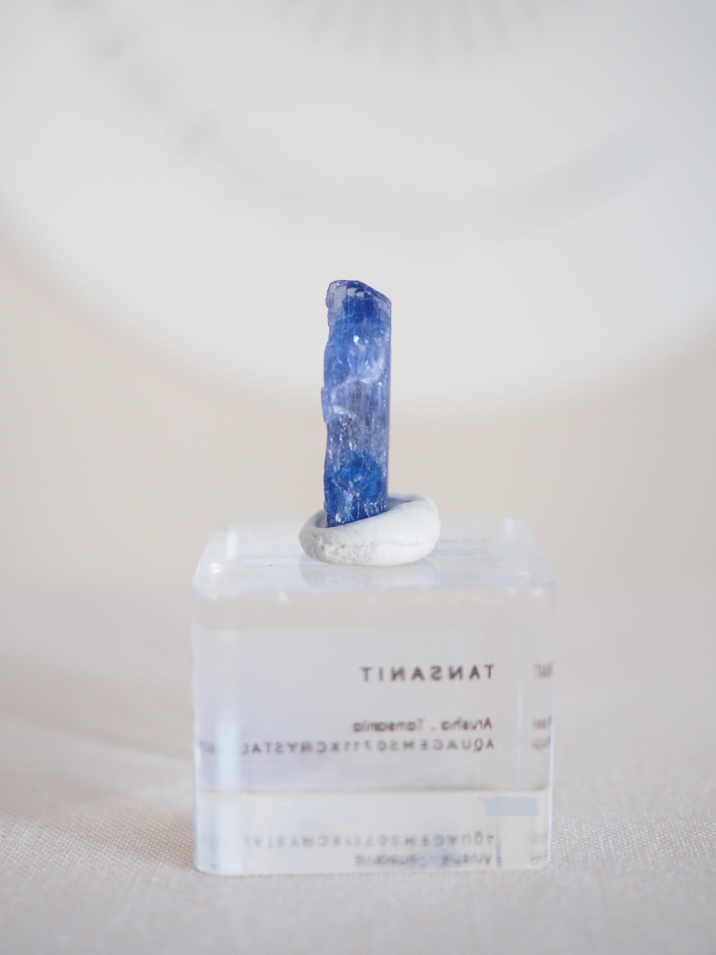 Tansanit Kristall mit Pleochroismus . Farbverändernd [8] 12.855 ct  - aus Merelani Hills . Arusha Region . Tanzania HIGH QUALITY RARE