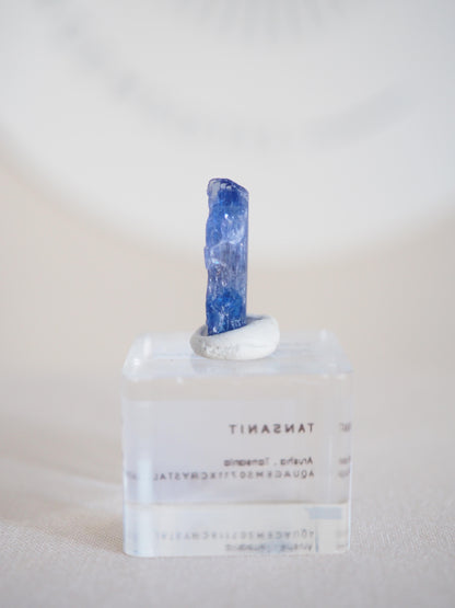 Tansanit Kristall mit Pleochroismus . Farbverändernd [8] 12.855 ct  - aus Merelani Hills . Arusha Region . Tanzania HIGH QUALITY RARE