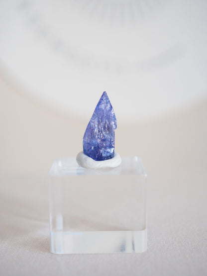 Tansanit Kristall mit Pleochroismus . Farbverändernd [8] 12.855 ct  - aus Merelani Hills . Arusha Region . Tanzania HIGH QUALITY RARE