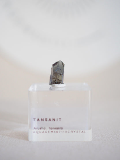 Tansanit Kristall mit Pleochroismus Farbverändernd  - aus Merelani Hills . Arusha Region . Tanzania HIGH QUALITY RARE