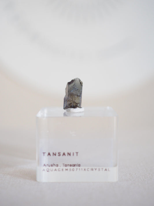 Tansanit Kristall mit Pleochroismus Farbverändernd  - aus Merelani Hills . Arusha Region . Tanzania HIGH QUALITY RARE