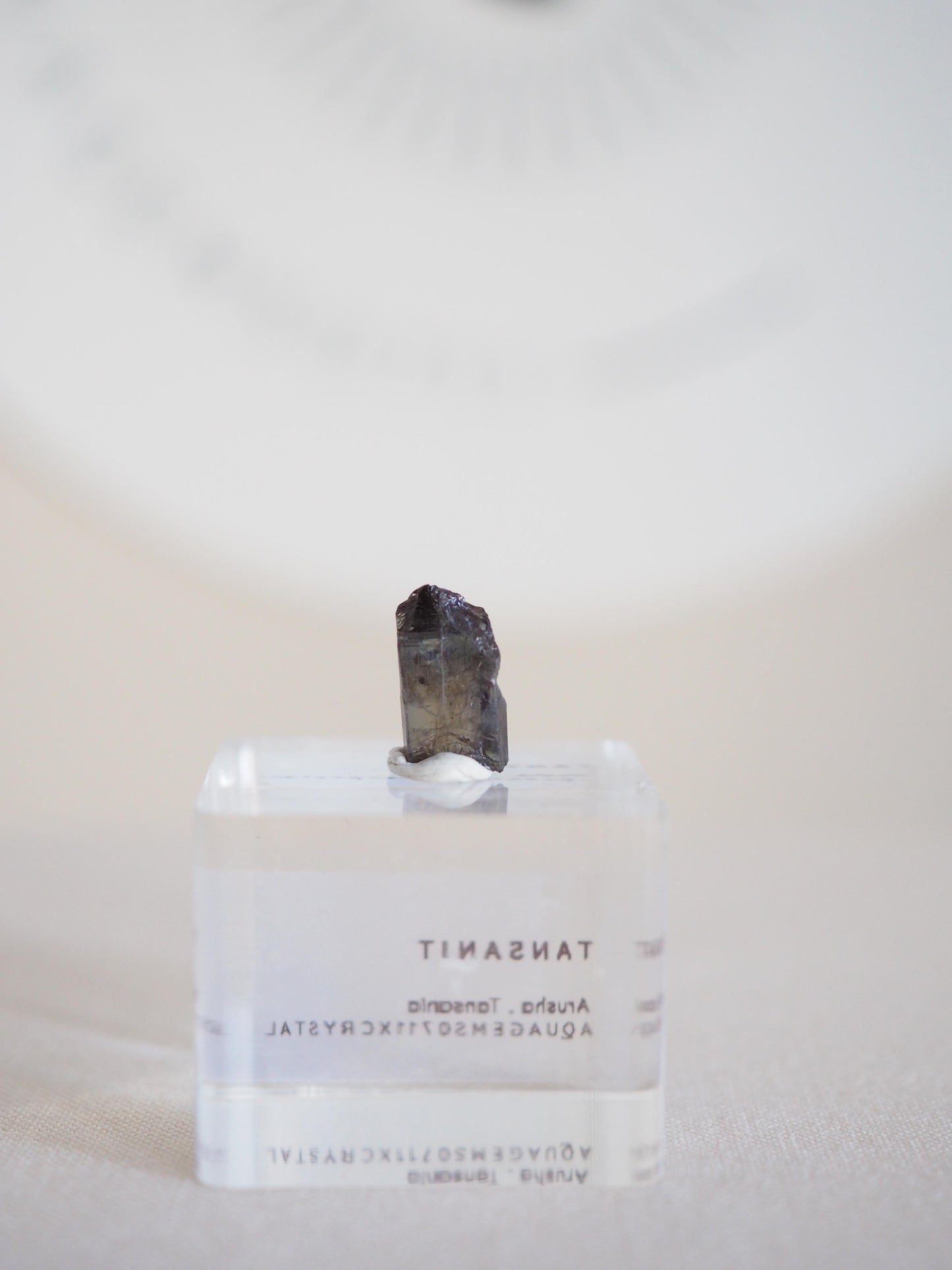 Tansanit Kristall mit Pleochroismus Farbverändernd  - aus Merelani Hills . Arusha Region . Tanzania HIGH QUALITY RARE