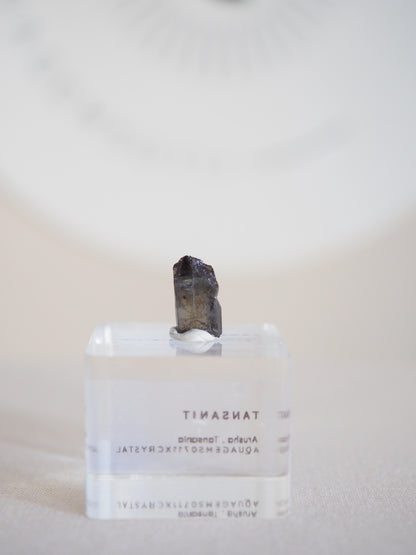 Tansanit Kristall mit Pleochroismus Farbverändernd  - aus Merelani Hills . Arusha Region . Tanzania HIGH QUALITY RARE