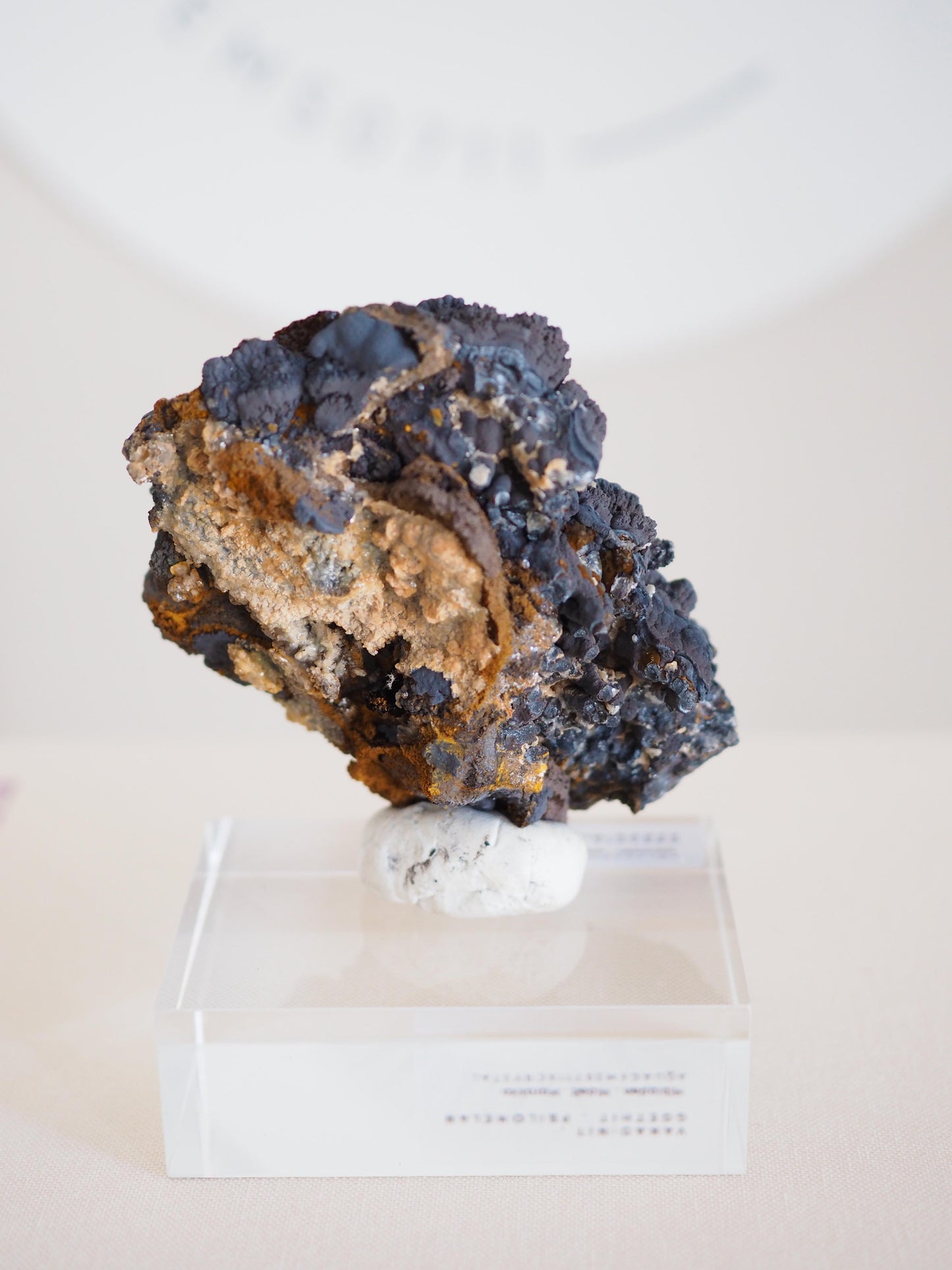 Vanadinit X Psilomelane X Goethite- aus Mibladen Bergbau Bezirk . Midelt. Marokko