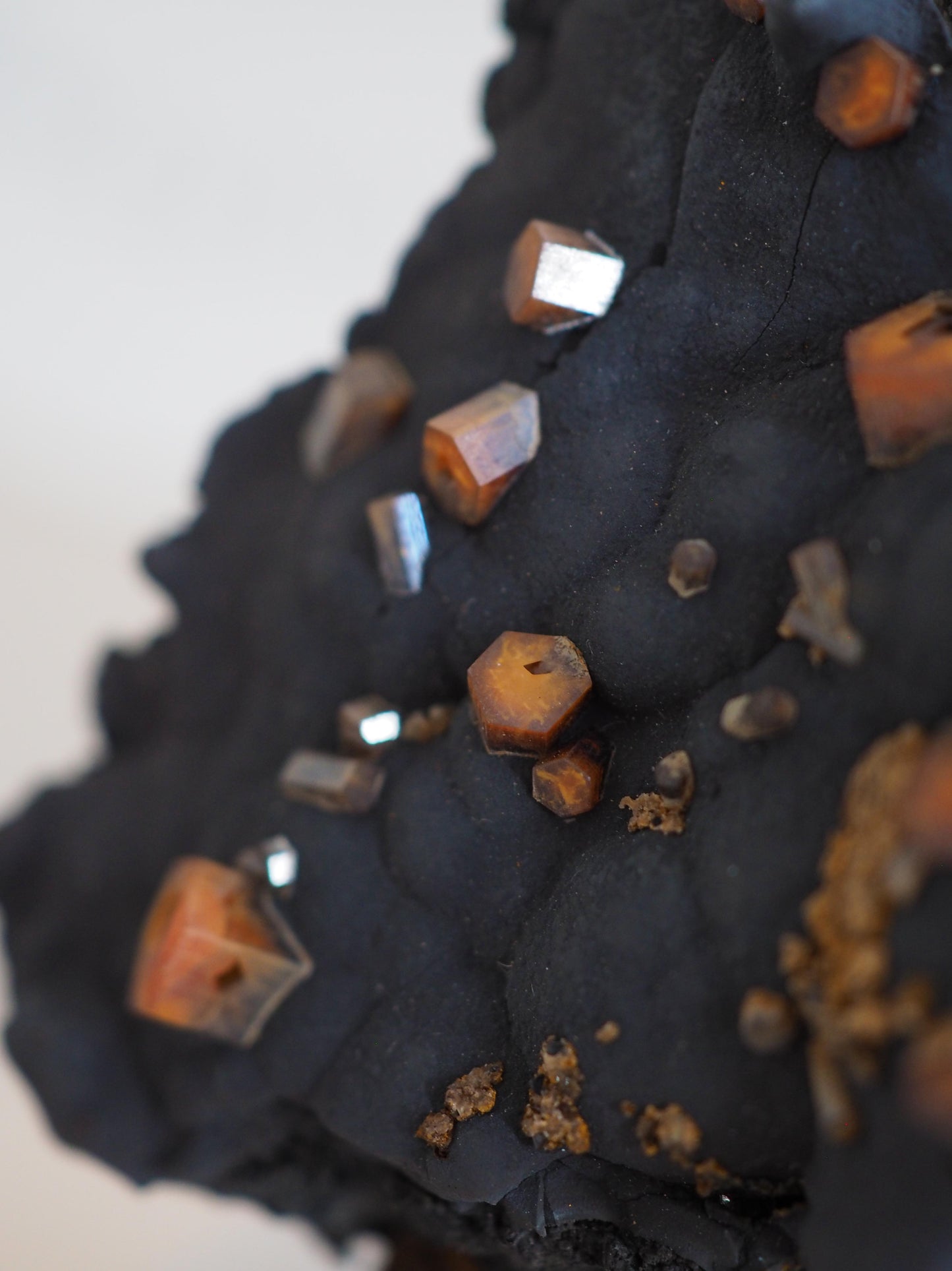 Vanadinit X Psilomelane X Goethite- aus Mibladen Bergbau Bezirk . Midelt. Marokko