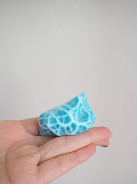 Larimar Freiform 335 ct - Dominikanische Republik . Hand geschliffen . HIGH QUALITY