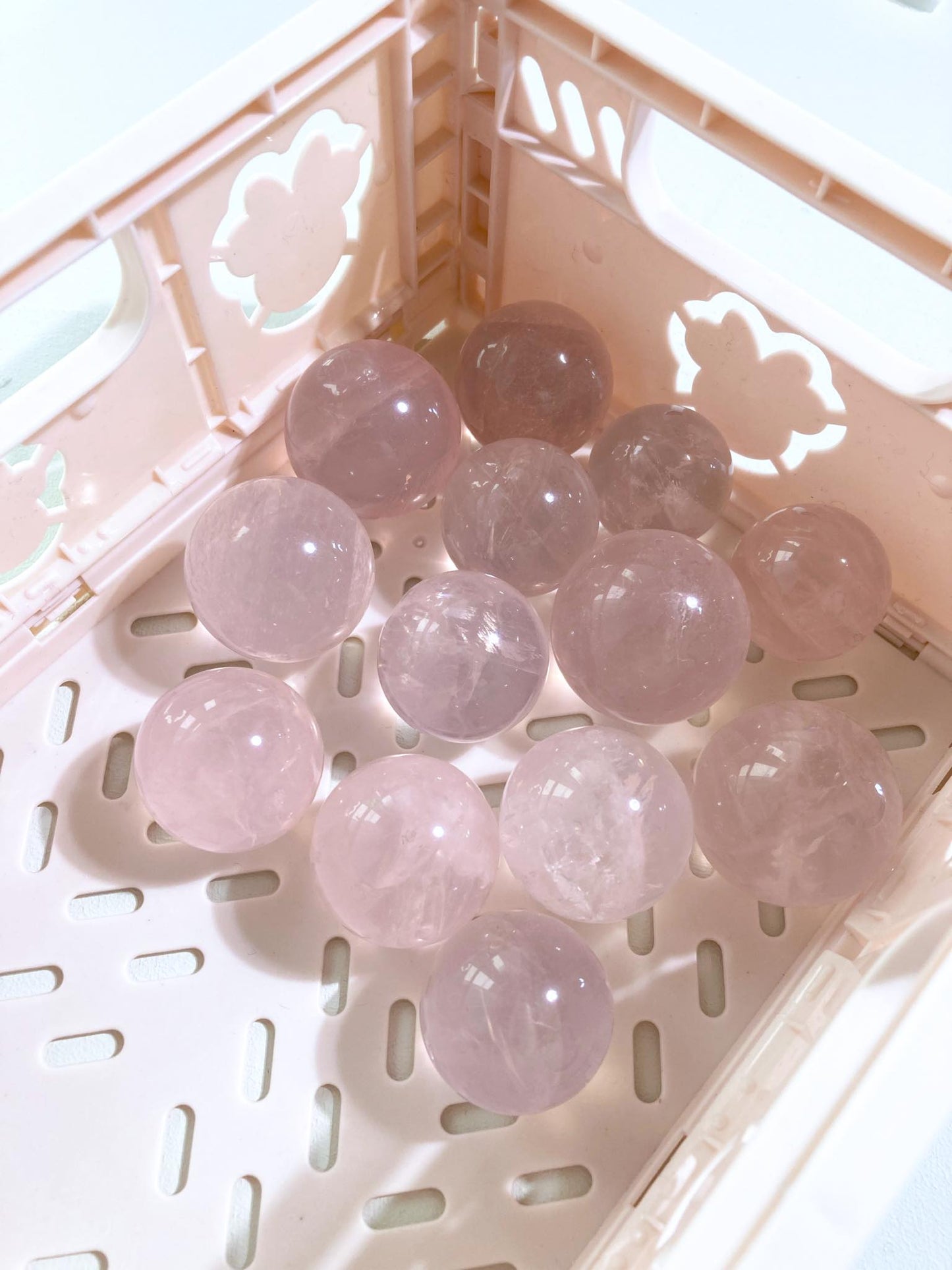Stern Rosenquarz Kugel . Star Rosequartz Sphere ca 2.5-3 cm aus Madagascar -High Quality