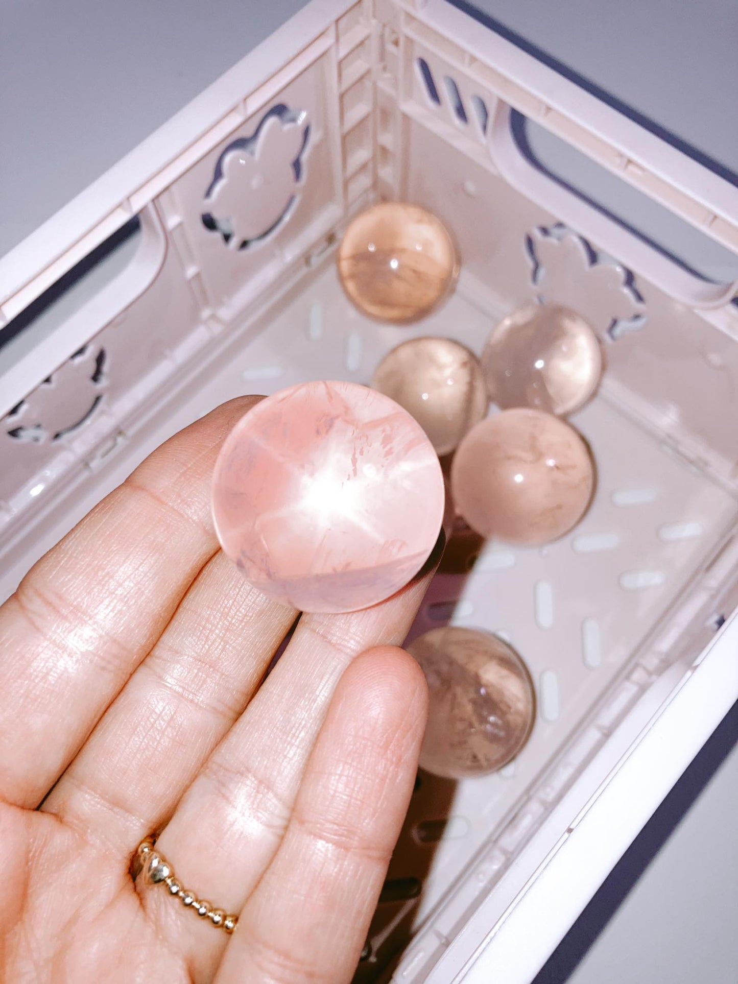 Stern Rosenquarz Kugel . Star Rosequartz Sphere ca 2.5-3 cm aus Madagascar -High Quality