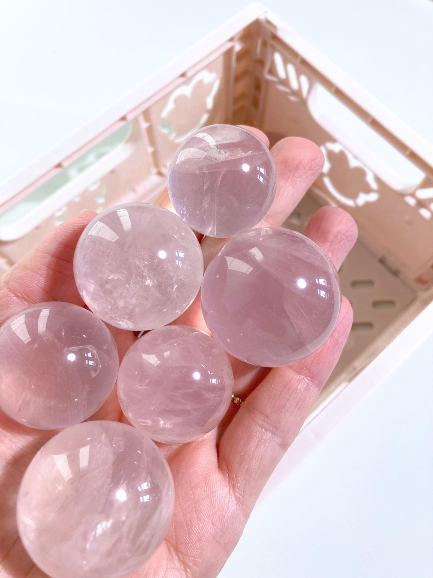 Stern Rosenquarz Kugel . Star Rosequartz Sphere ca 2.5-3 cm aus Madagascar -High Quality