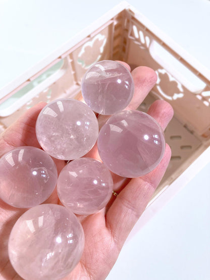 Stern Rosenquarz Kugel . Star Rosequartz Sphere ca 2.5-3 cm aus Madagascar -High Quality
