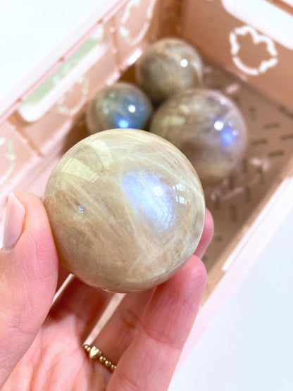 Beige Moonstone Sphere / Mondstein Kugel 4- 5 cm High Quality