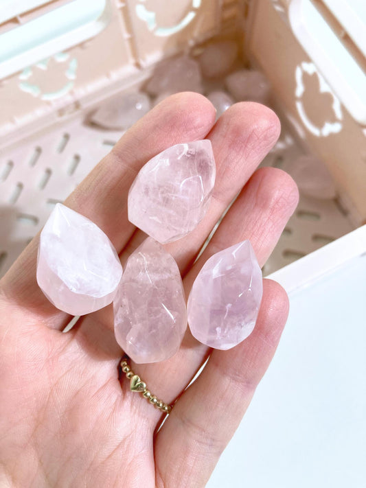 Rosenquarz Mini Flamme Carving  / Rosequartz Mini Flame   xx cm-  Handcarved - aus Brasilien