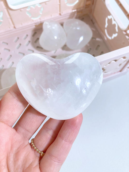 Weisses Calcit Herz mit Regenbögen / White Calcite Heart with Rainbows ca. 4-5 cm - aus Mexiko High Quality