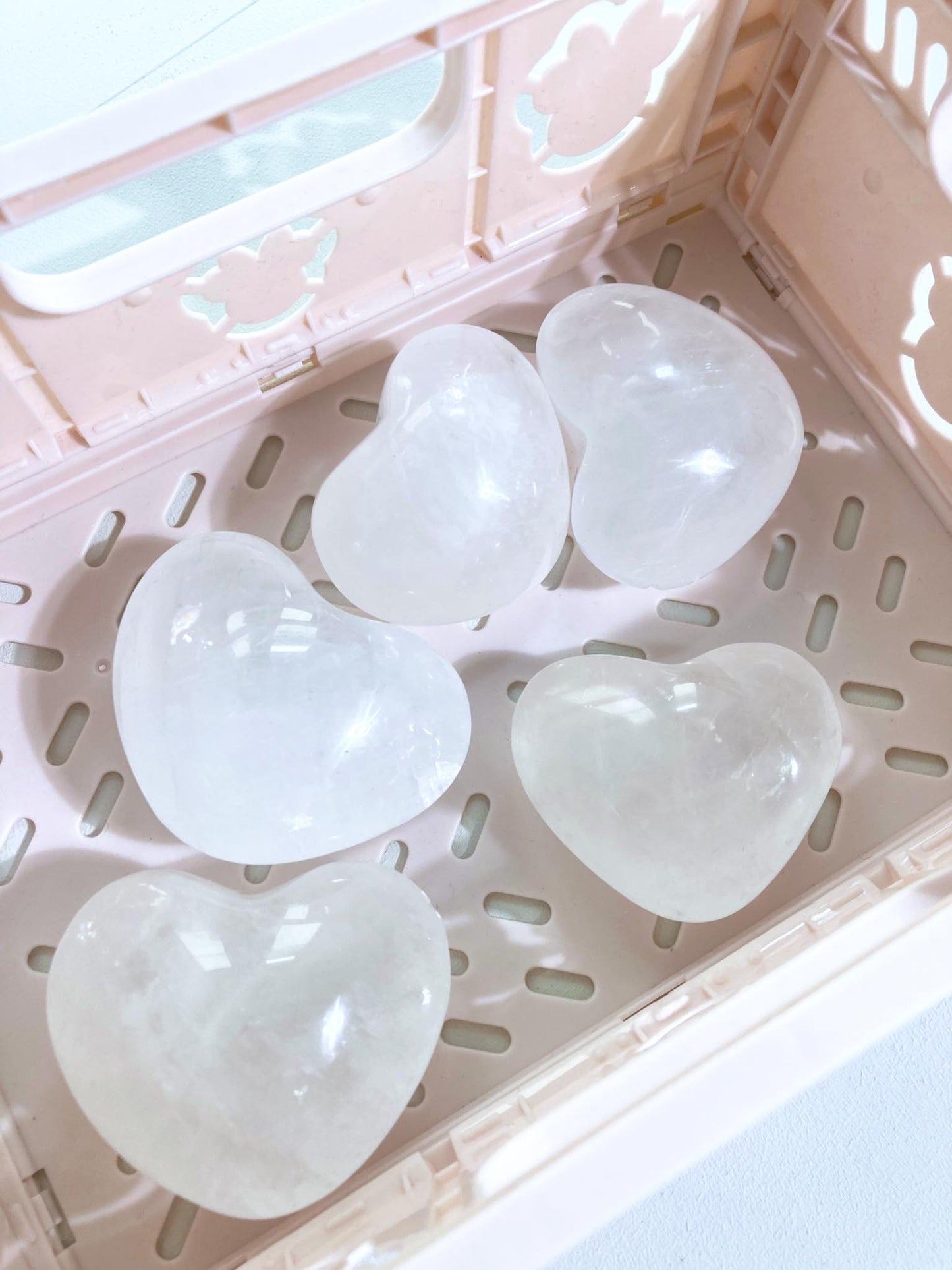 Weisses Calcit Herz mit Regenbögen / White Calcite Heart with Rainbows ca. 4-5 cm - aus Mexiko High Quality