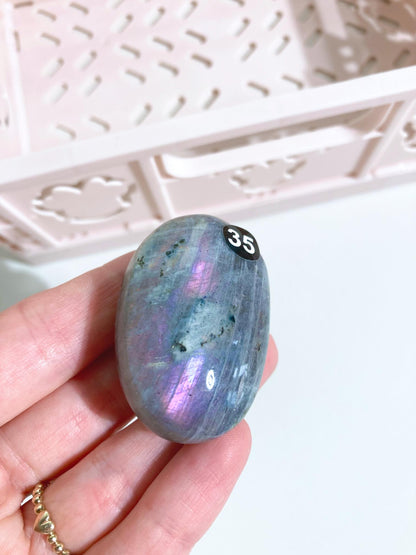 Purple Lila Violett / Regenbogen Labradorit Palmstone 4.5 cm  (35) - Aus Madagascar
