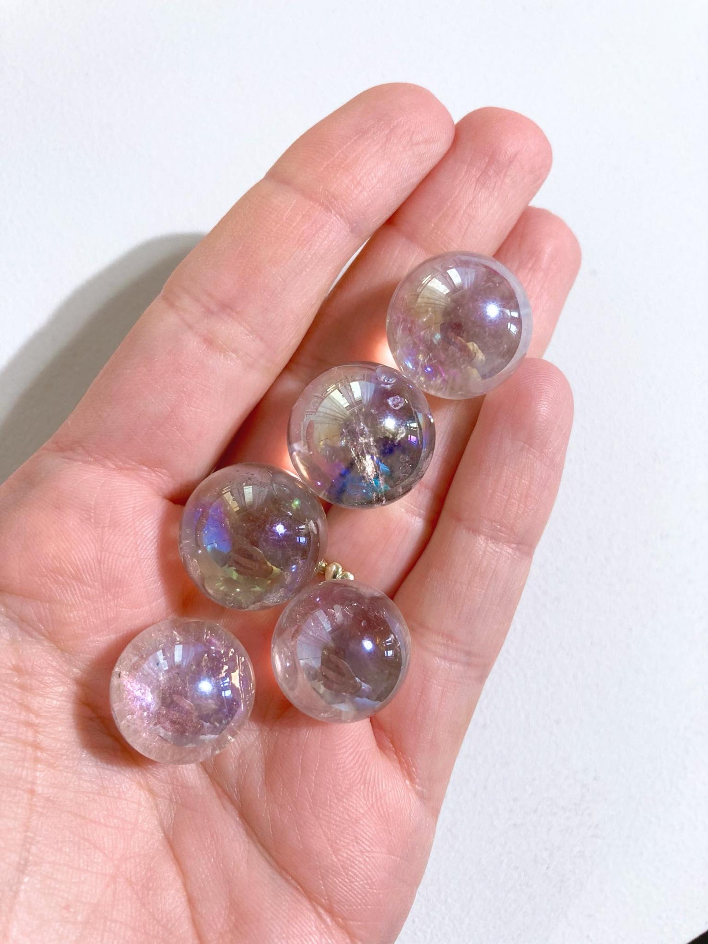 AngelAura Bergkristall MINI Kugel . Angel Aura Clearquartz Mini Sphere ca. 1.5cm