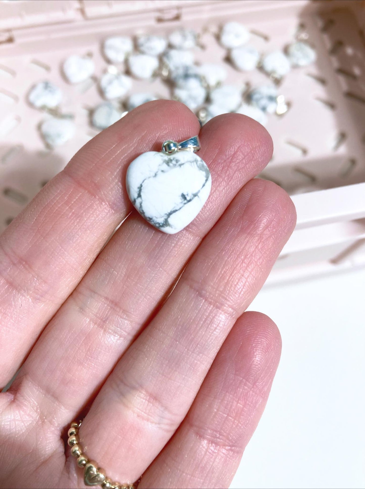 Magnesit Herz Anhänger . Magnesite Heart Pendant