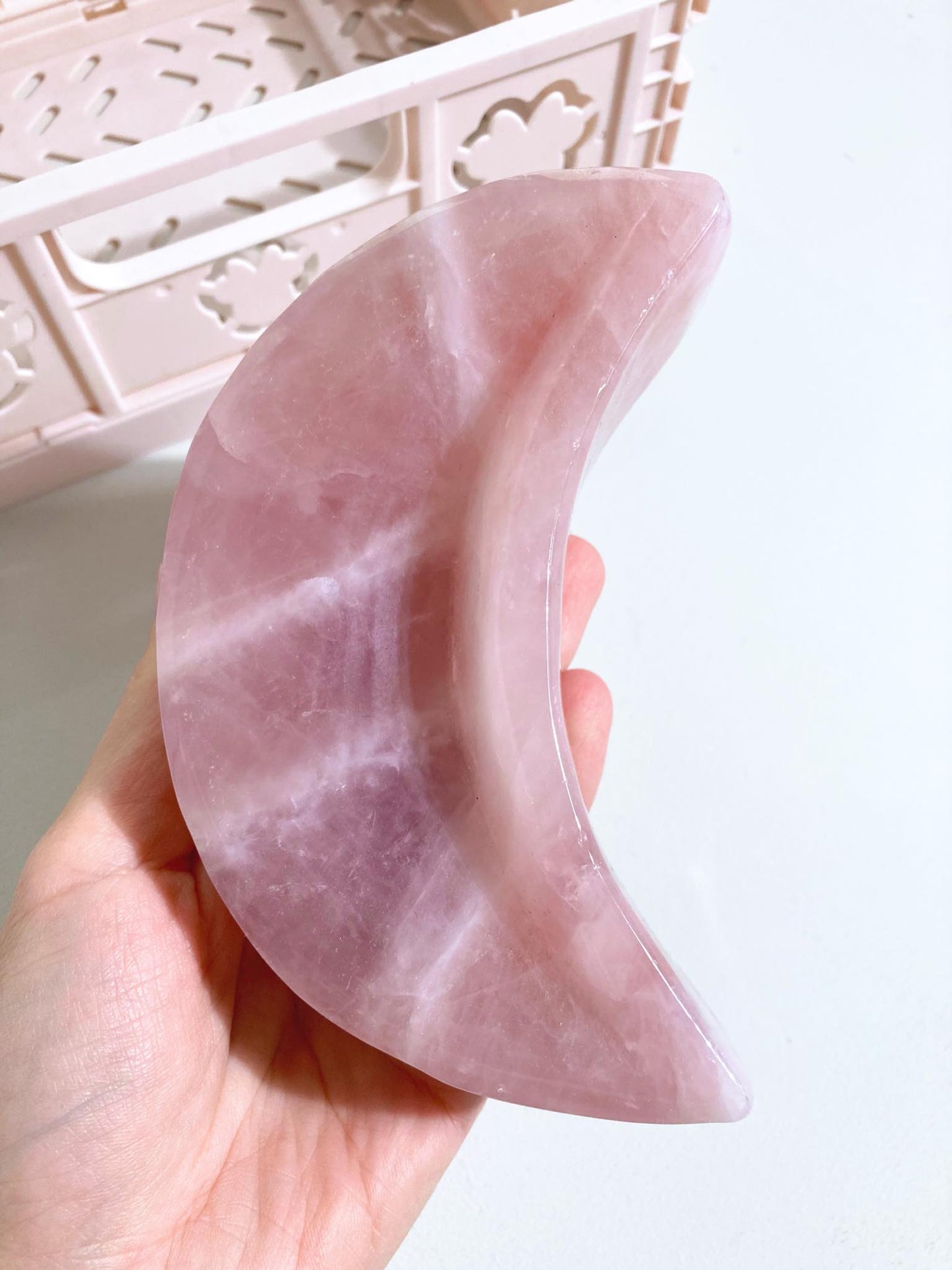 Rosenquarz Halb Mond Schale Schmuckschale / Rosequartz Moon Bowl LARGE  12 cm-  Handcarved - aus Madagascar