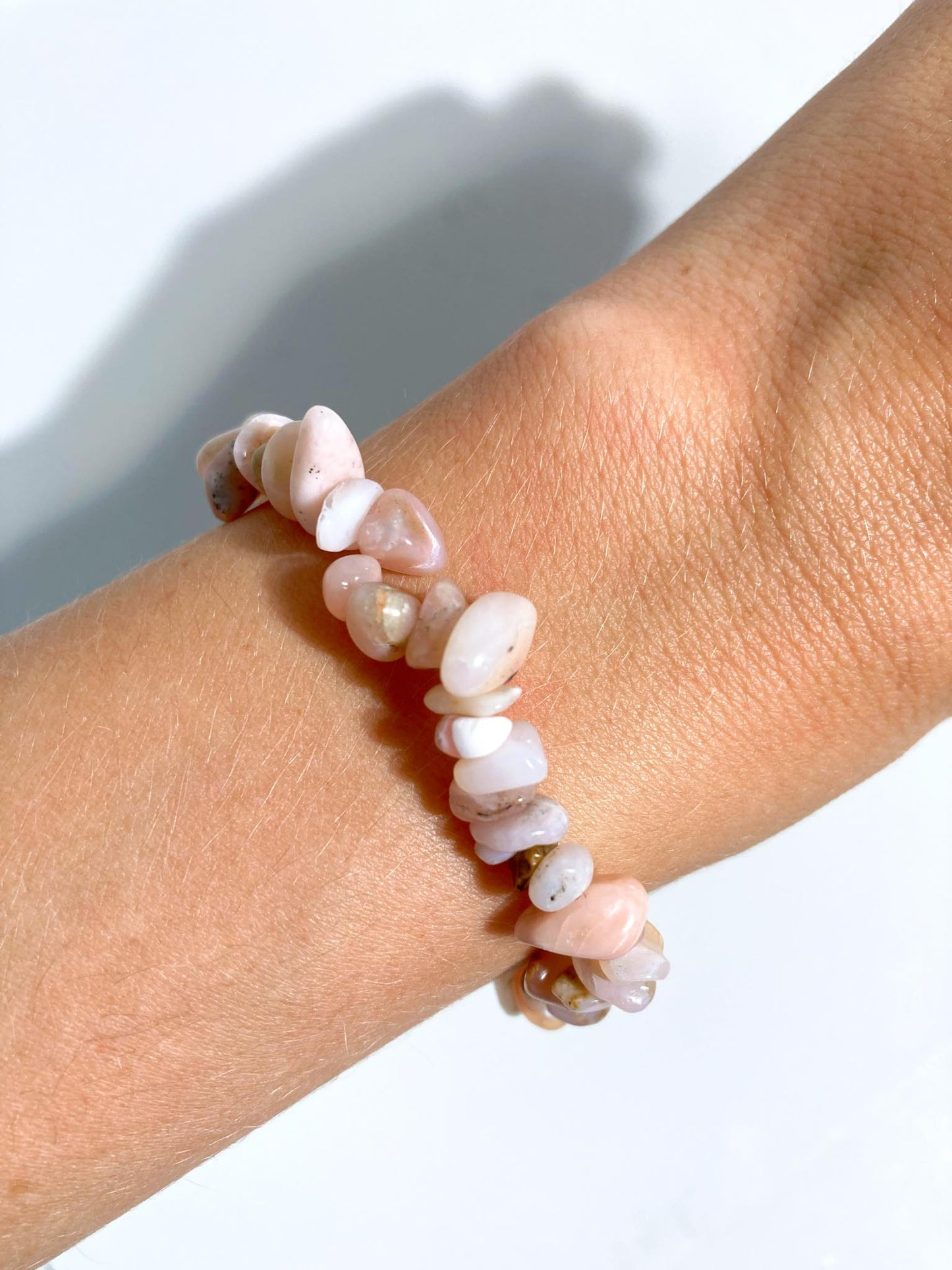 Pinker Anden Opal Chips Armband . Pink Opal from Andes Chips Bracelet - HIGH QUALITY
