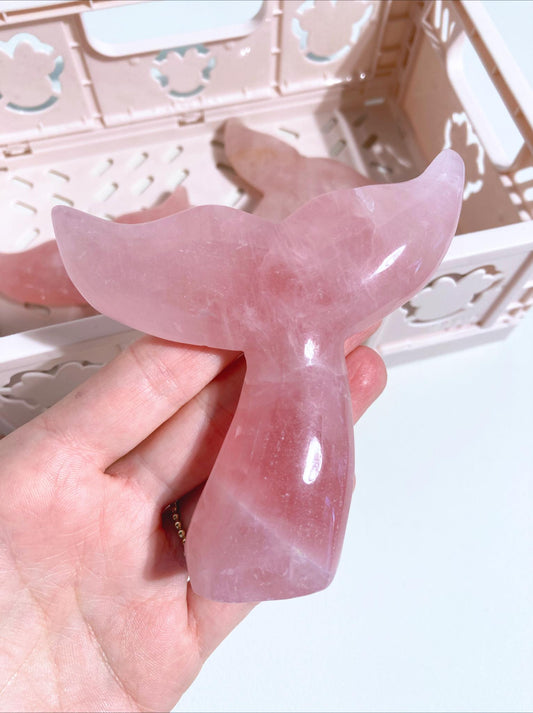 Rosenquarz Meerjungfrau / Wal Flosse .  Rosequartz Wale Mermaid Tail ca.9cm - Handcarved