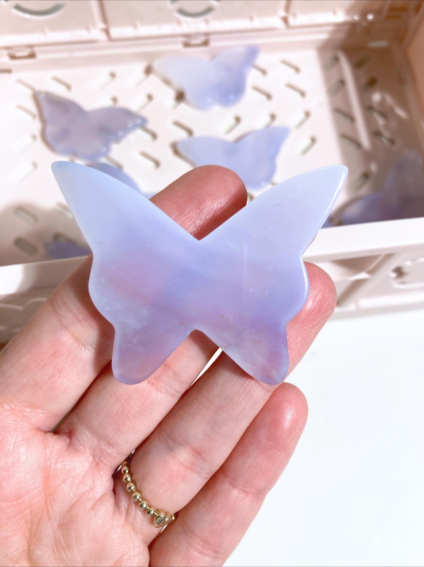 3D Blauer Chalcedon Schmetterling . Blue Chalcedony Butterfly ca 5cm - aus Türkei Handcarved High Quality
