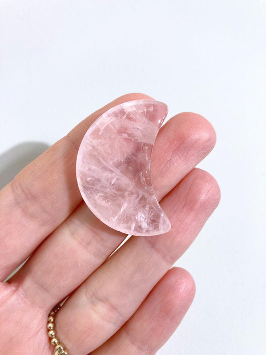 Rosenquarz Mini Mond Carving / Rosequartz Mini Moon Carving   xx cm-  Handcarved - aus Brasilien -High Quality