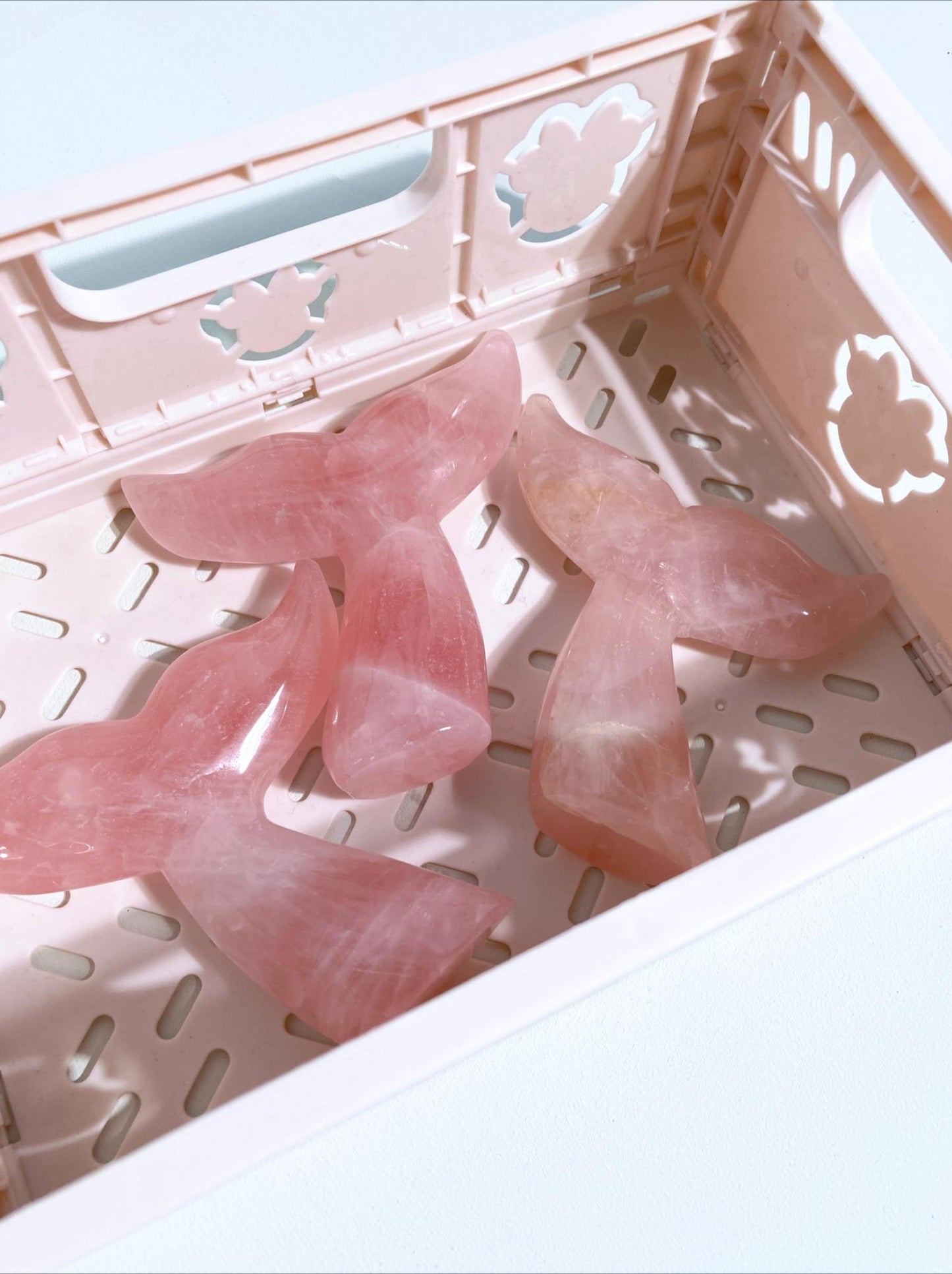 Rosenquarz Meerjungfrau / Wal Flosse .  Rosequartz Wale Mermaid Tail ca.9cm - Handcarved