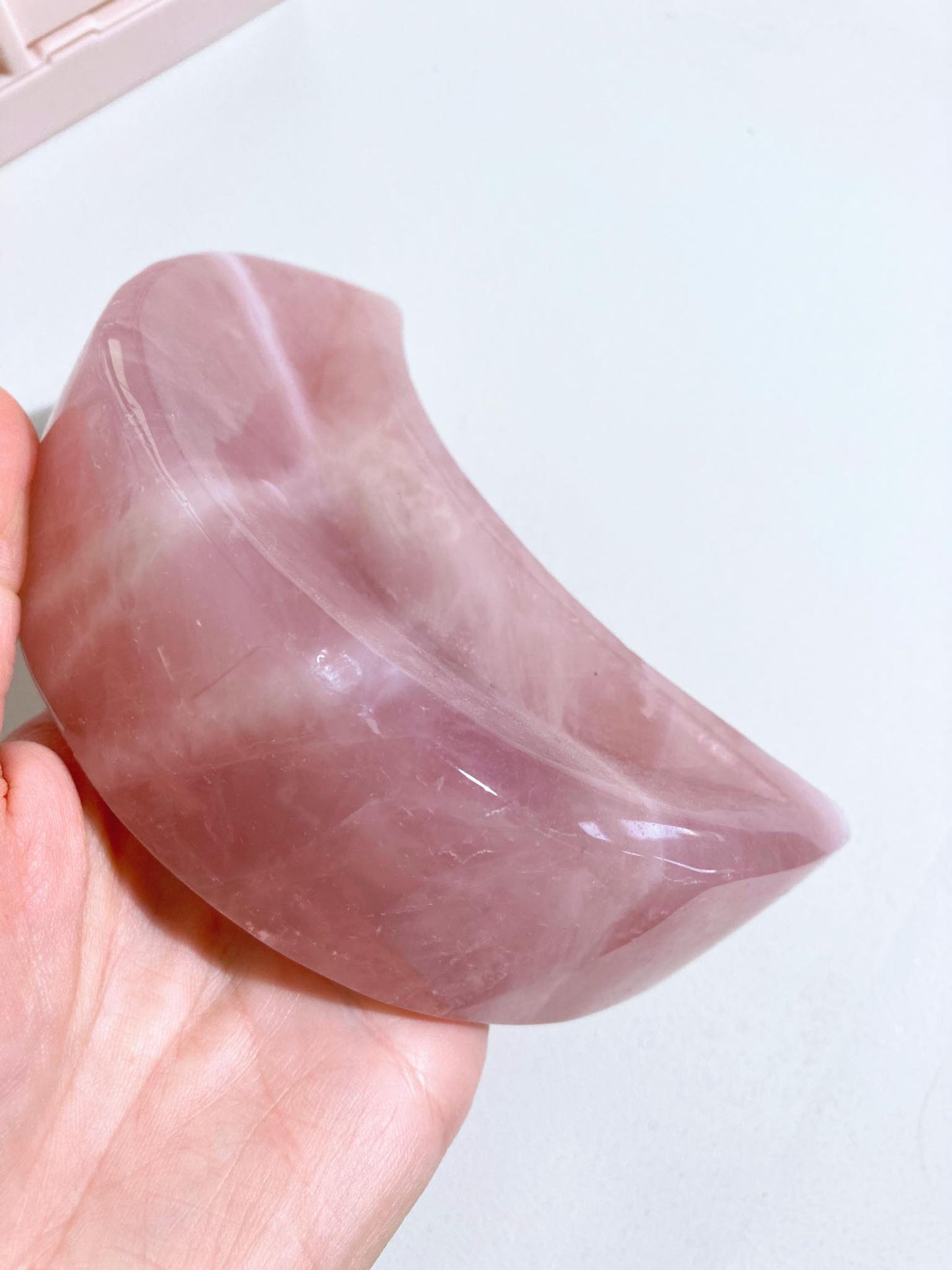 Rosenquarz Halb Mond Schale Schmuckschale / Rosequartz Moon Bowl LARGE  12 cm-  Handcarved - aus Madagascar