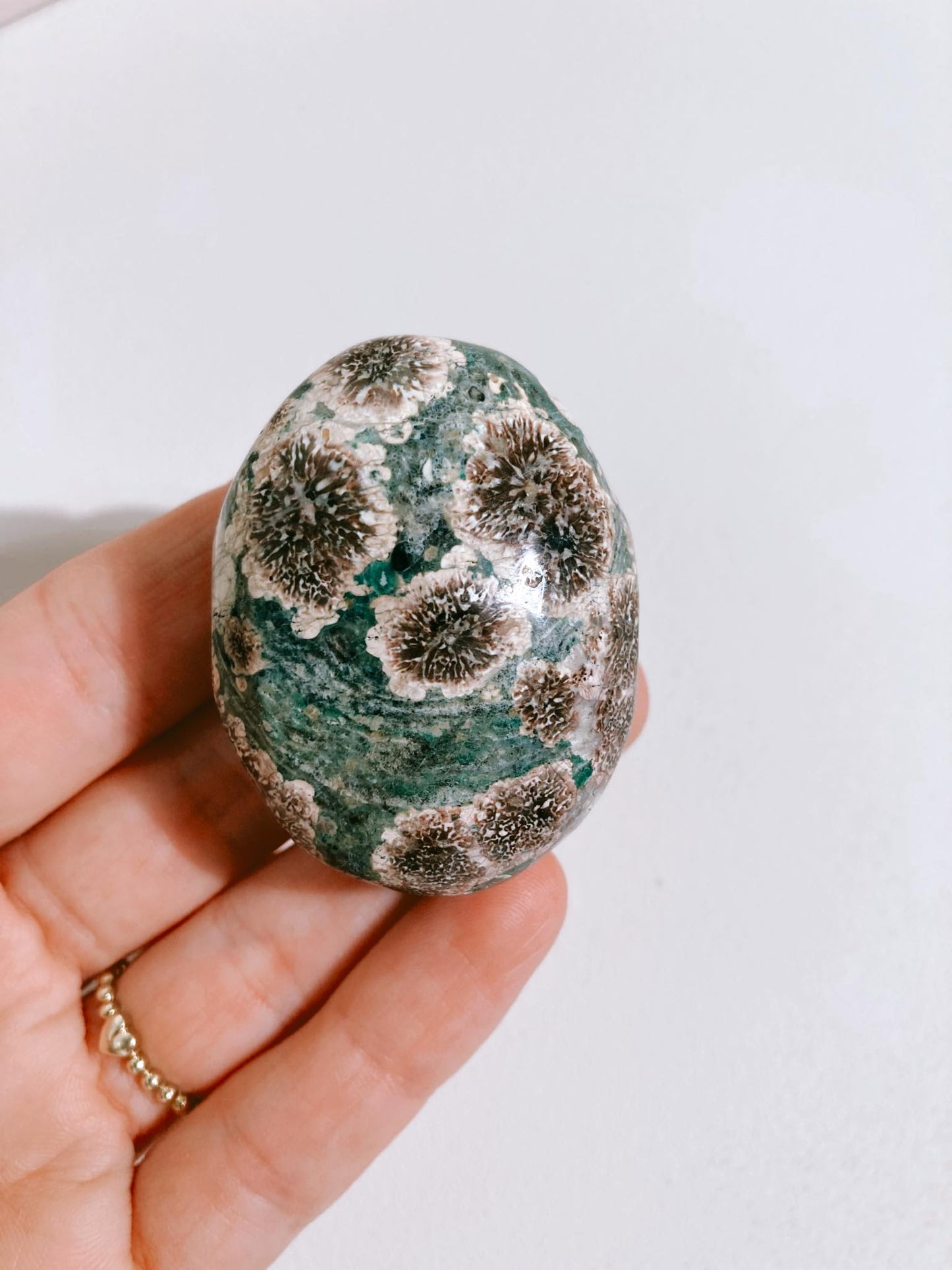 Grüner Blumen Jaspis Handstein . Russian Flower Agate Palmstone/ Rhyolite ca. 4-6 cm  -Handcarved