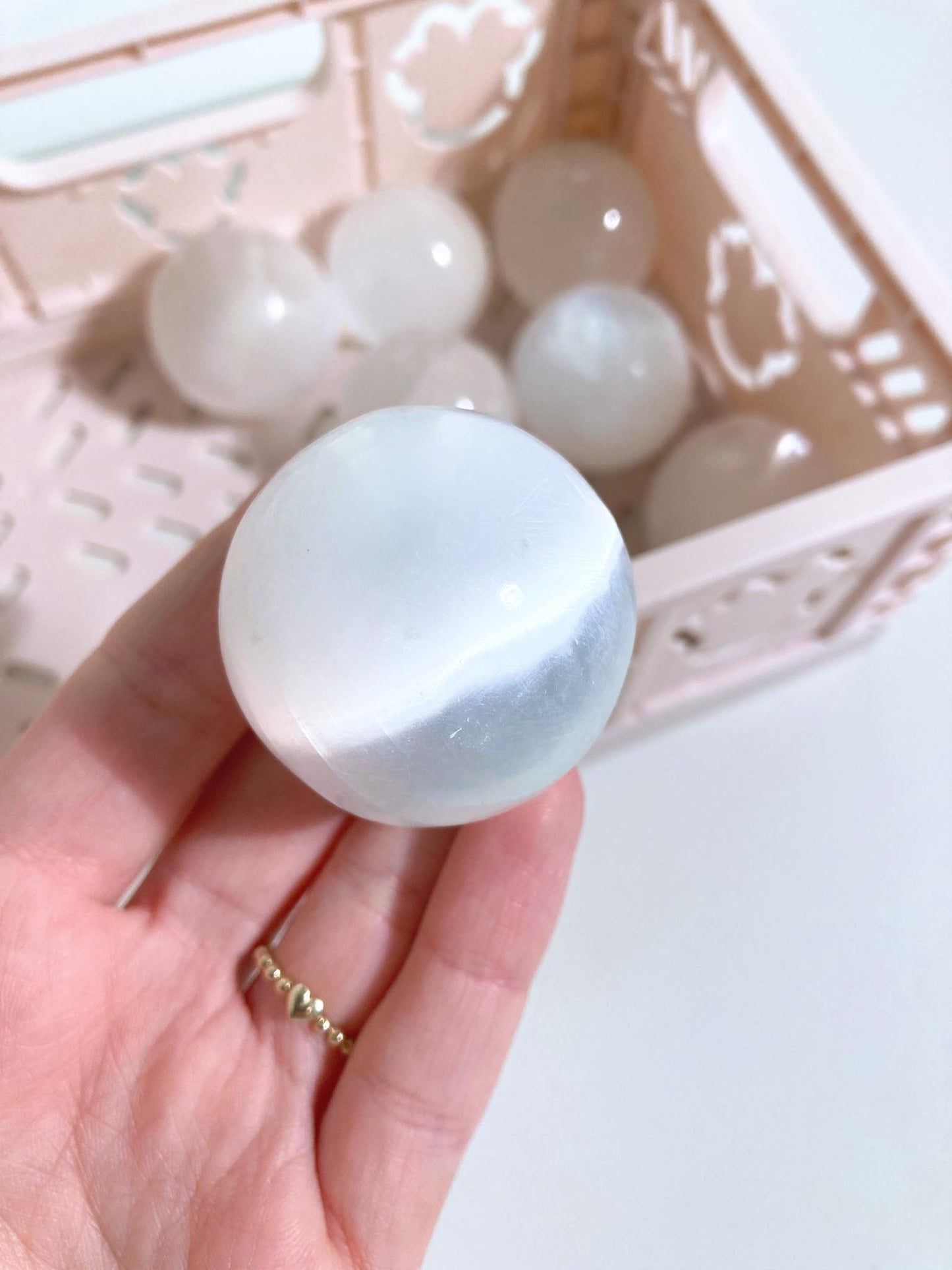 Selenit Kugel . Selenite Sphere Größe nach Wahl - aus Marokko Handcarved