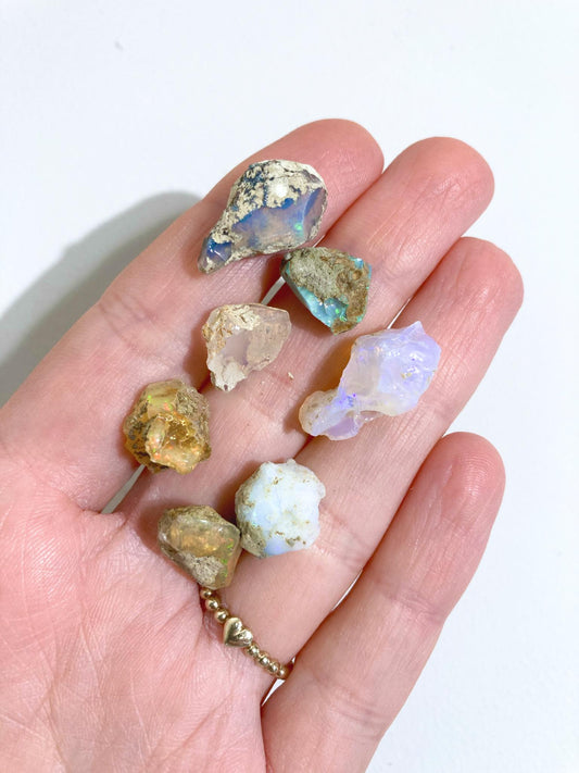 Welo Opal in Muttergestein 0.5 -1.8g - aus Äthiopien High Quality