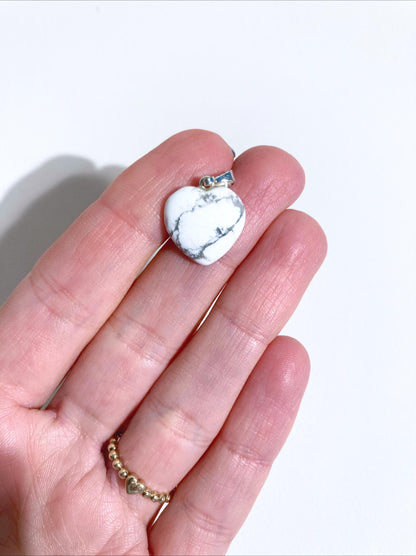 Magnesit Herz Anhänger . Magnesite Heart Pendant