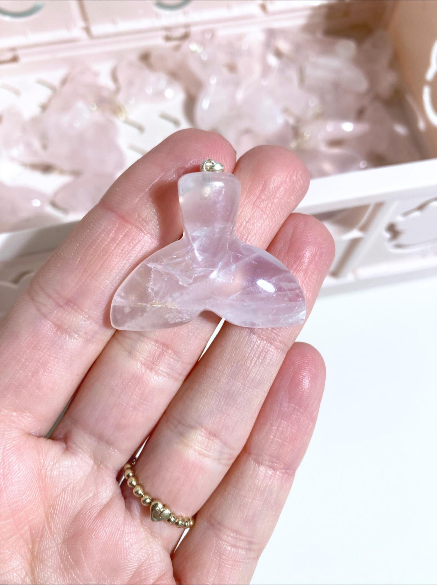 Rosenquarz Meerjungfrau Flosse Anhänger / Rosequartz Mermaid Tale Pendant   xx cm-  Handcarved - aus Brasilien