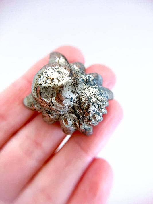 Pyrit Mini Spinne . Pyrite Mini Spider Carving ca. x cm