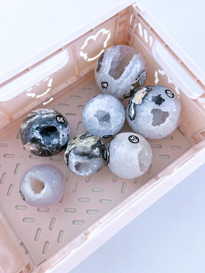 Druzy Achat Kugel  . Druzy Agate Sphre ca. 4.5 112g cm [65]