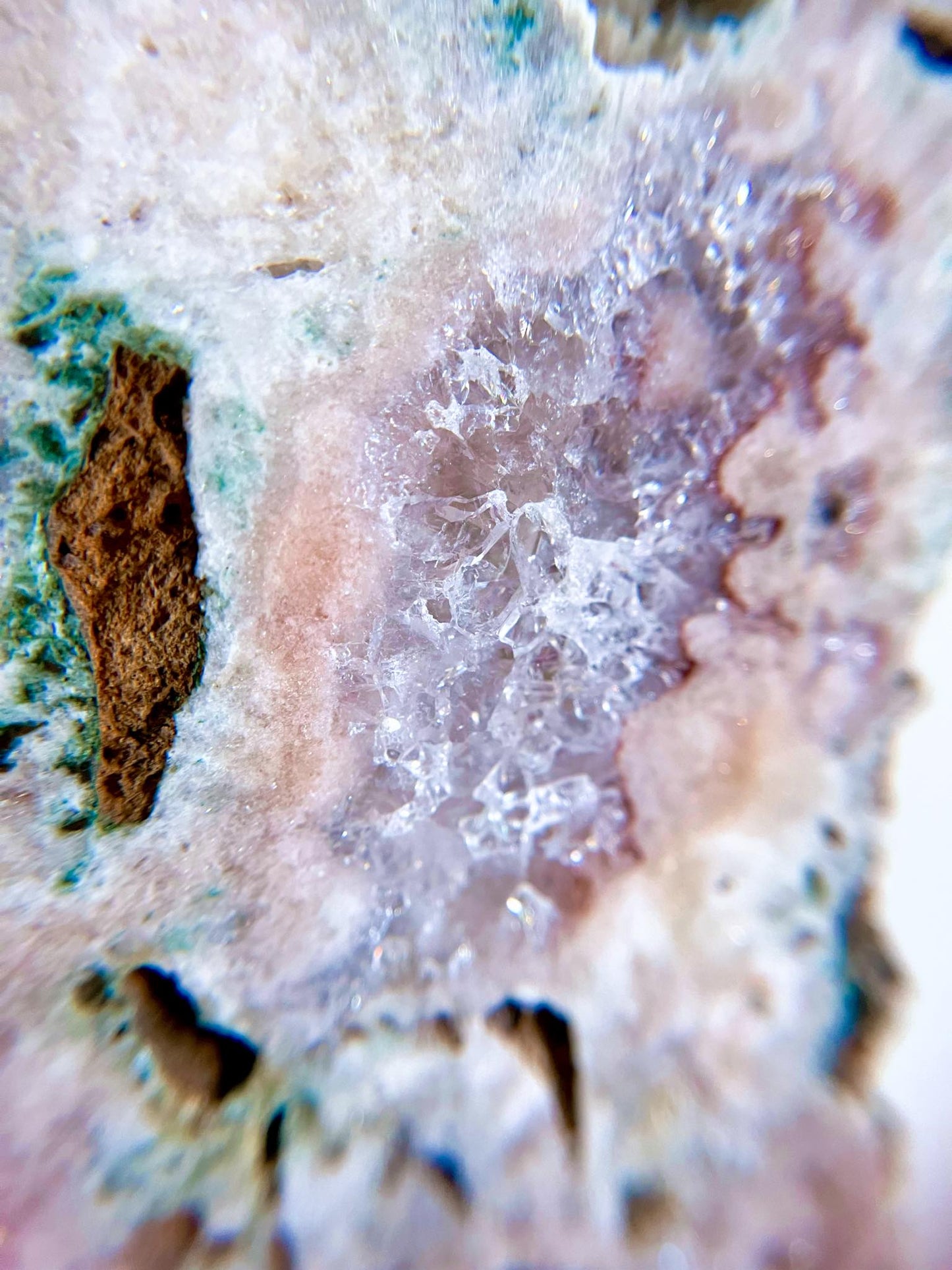 Pink Amethyst auf Ständer . Pink Amethyst on Stand ca. 34 cm [51] - aus Patagonien