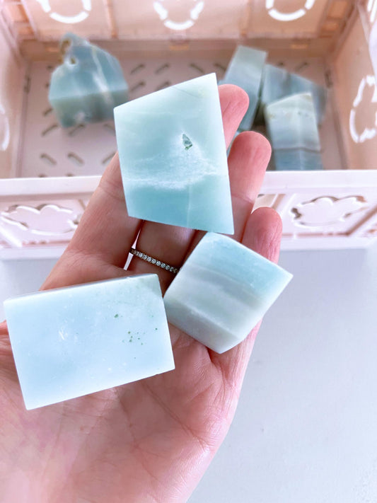 Blauer Himmels Opal . Amazonit Freiform . Blue Sky Opal Freeform ca. 4cm - aus China Handcarved