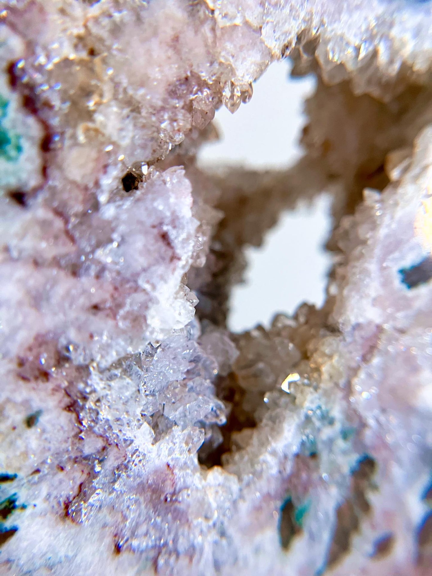 Pink Amethyst auf Ständer . Pink Amethyst on Stand ca. 34 cm [51] - aus Patagonien