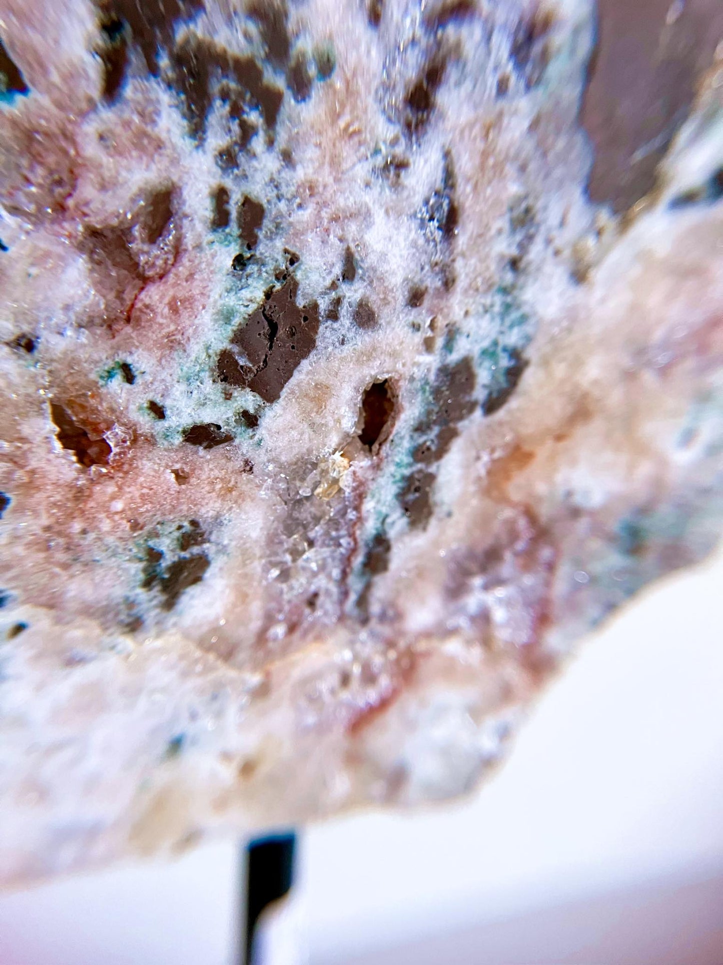 Pink Amethyst auf Ständer . Pink Amethyst on Stand ca. 34 cm [51] - aus Patagonien