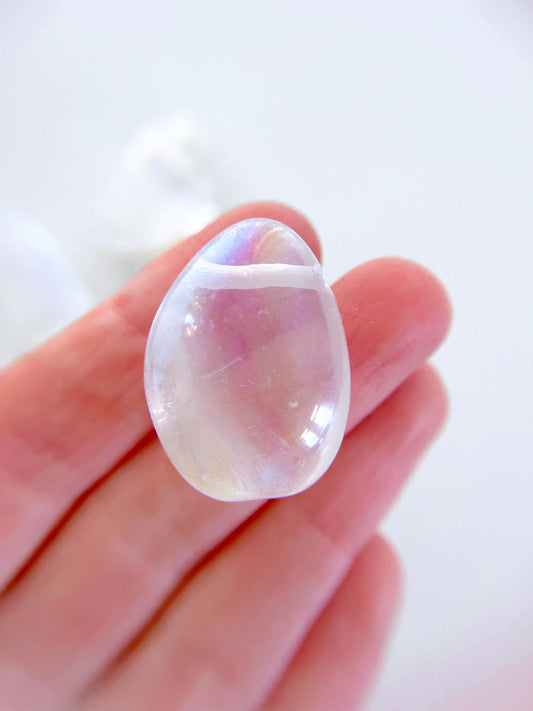 AngelAura Bergkristall Anhänger getrommelt gebohrt . AngelAura Clearquartz tumbled Pendant drilled ca 2cm - Common Quality