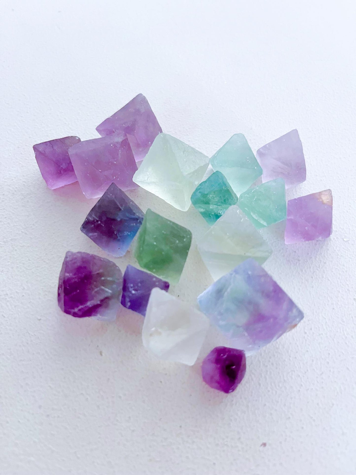 Natürlicher Fluorit Octahedron . Natural Fluorite Octahedron ca. 1.5 - 2 cm - Aus China