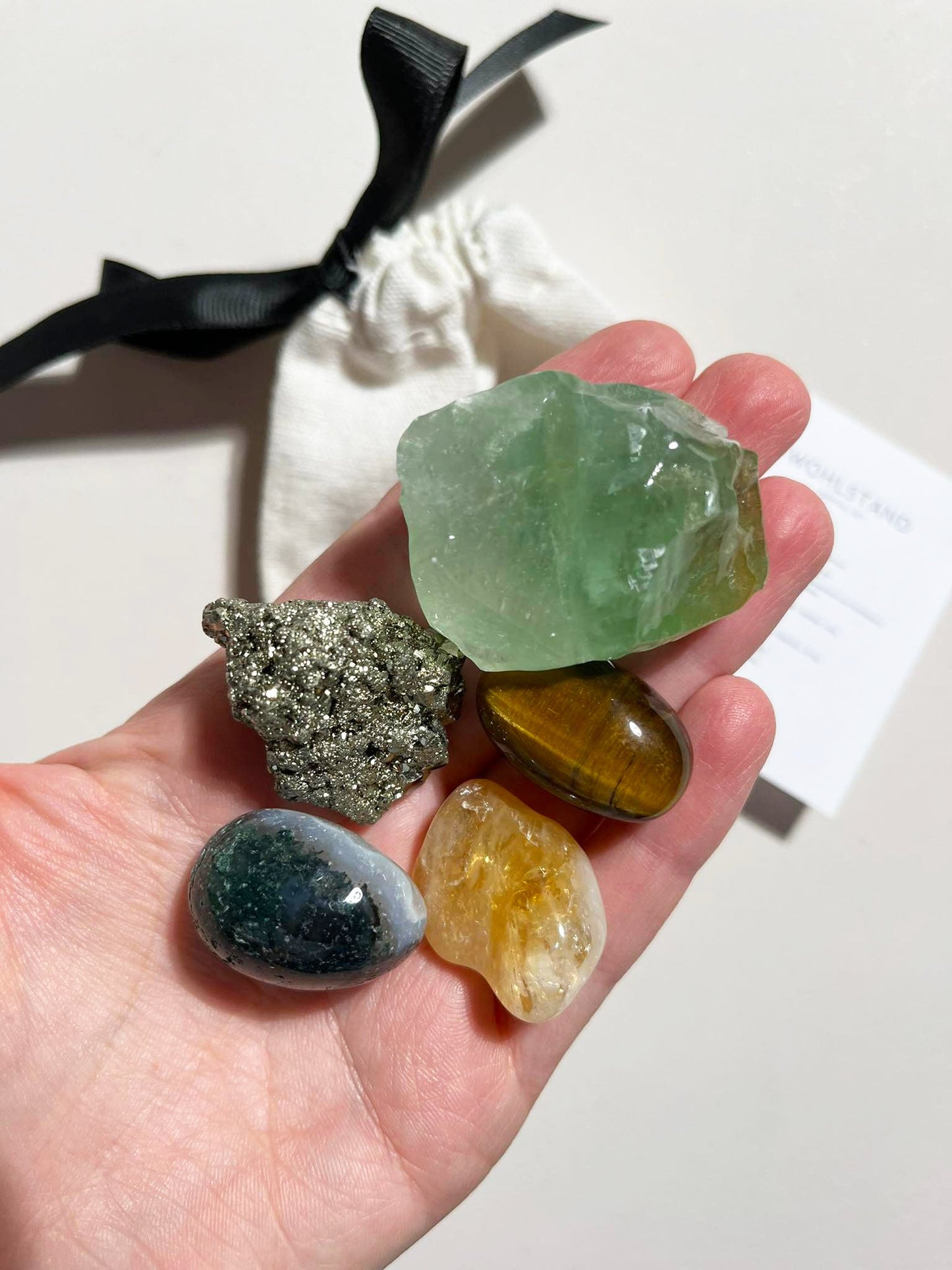 Kristall Set . Erfolg . Geld . Überfluss .  CRYSTAL KIT MONEY & ABUNDANCE . Citrin . Grüner Calcit . Tigerauge . Pyrit . Moosachat