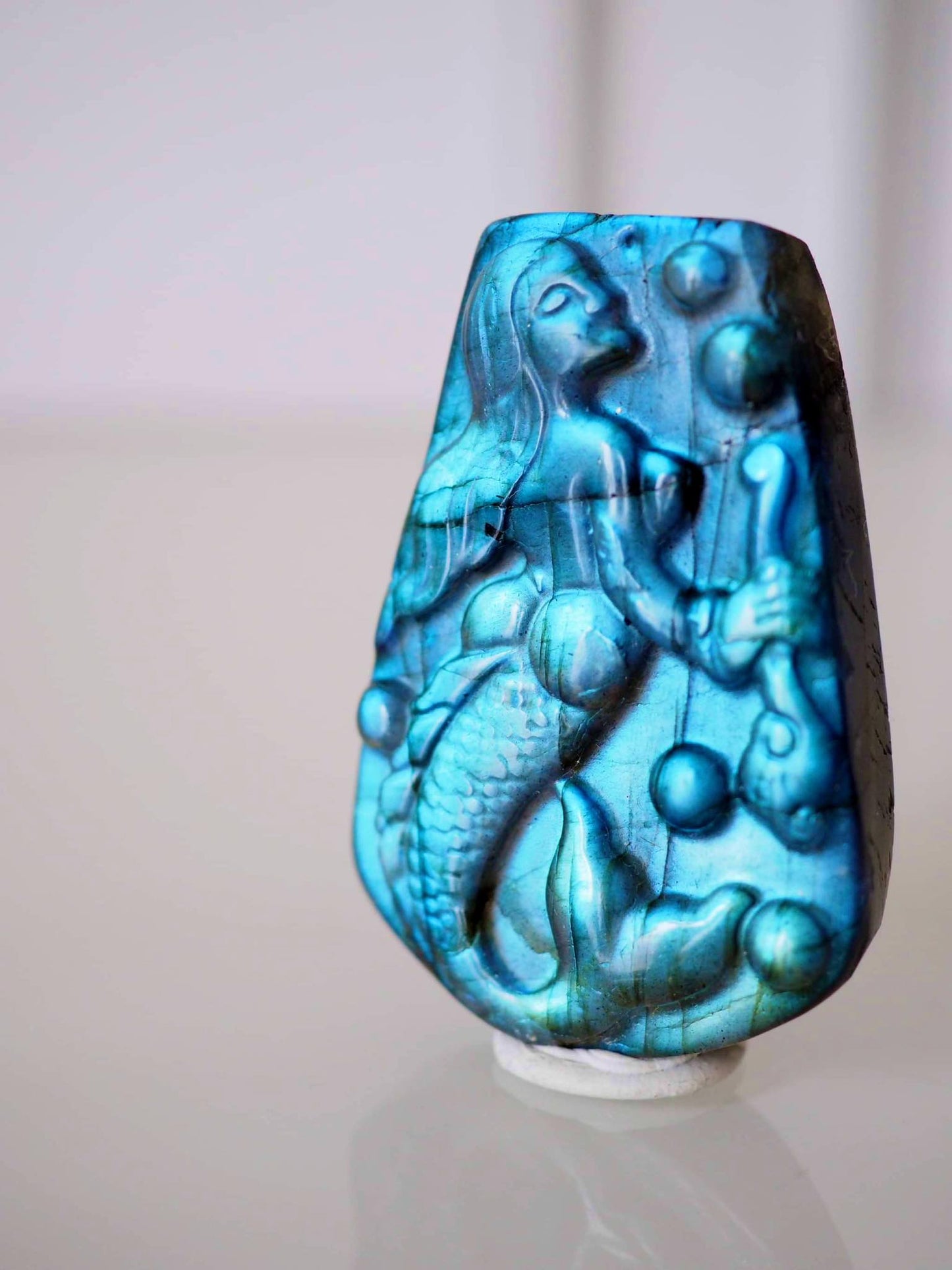 Blauer Labradorit Meerjungfrau Gravur . Blue Labradorite Mermaid Carving ca. 5 - 5.5cm  - aus Madagascar . China