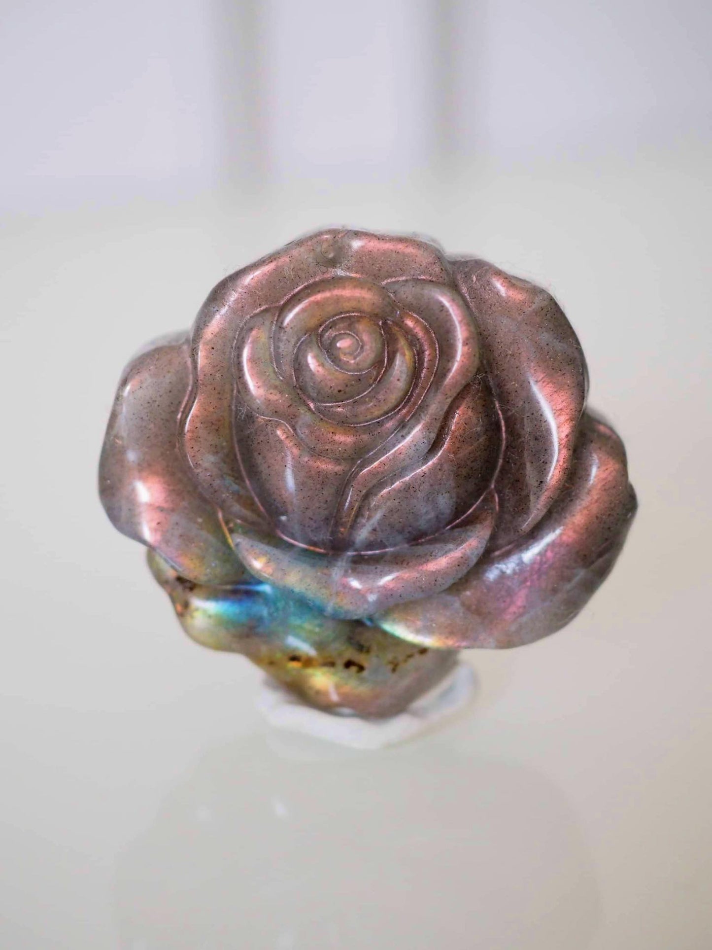 Lila Gold Labradorit Rose Gravur . Purple Golden Labradorite Rose Carving ca. 3.5 cm  - aus Madagascar . China