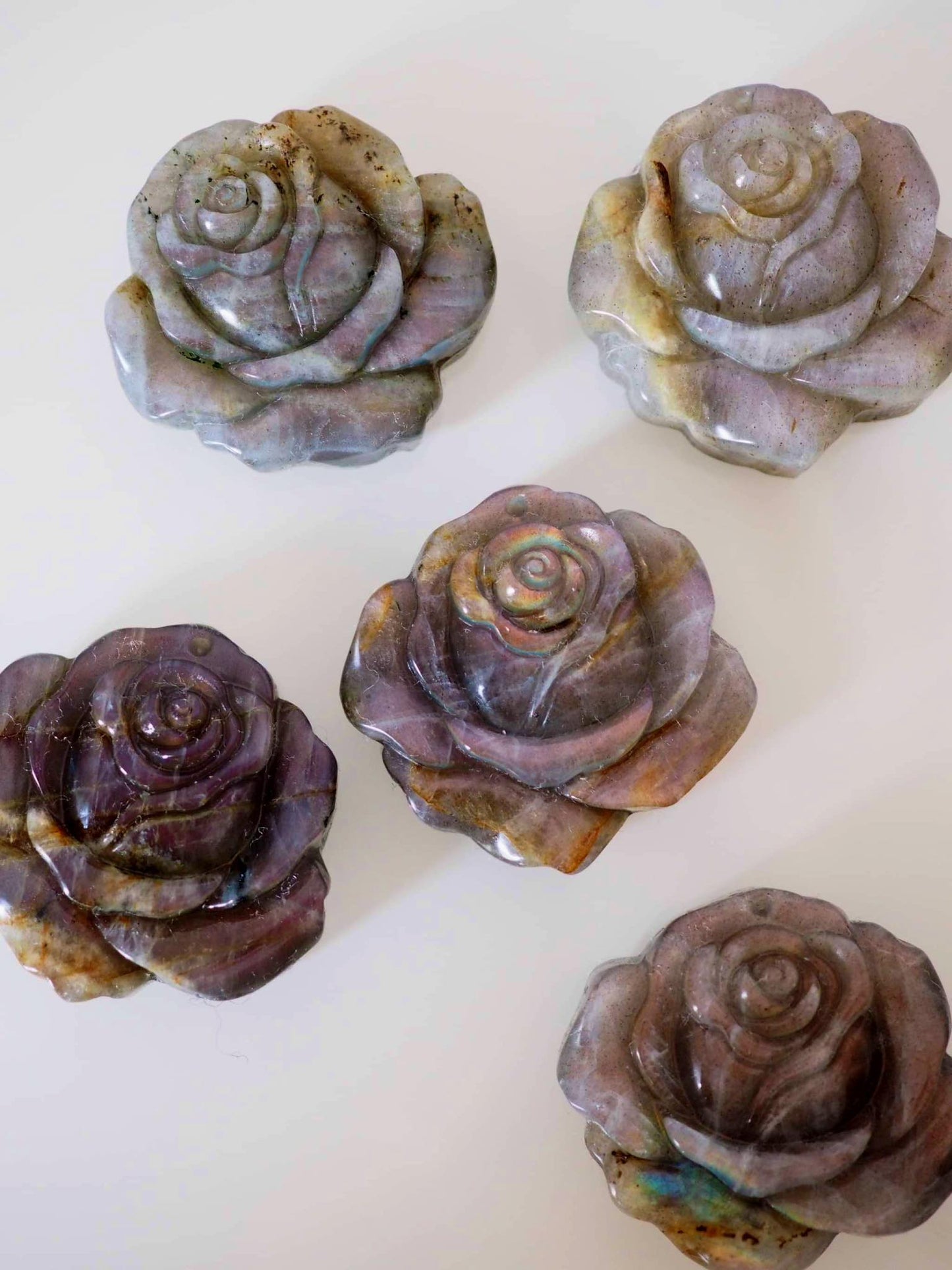 Lila Gold Labradorit Rose Gravur . Purple Golden Labradorite Rose Carving ca. 3.5 cm  - aus Madagascar . China