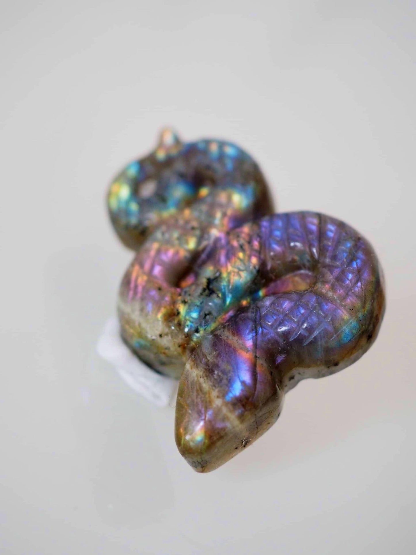 Lila Gold Labradorit Schlange Gravur . Purple Golden Labradorite Snake Carving S ca. 4 - 4.5 cm  - aus Madagascar . China