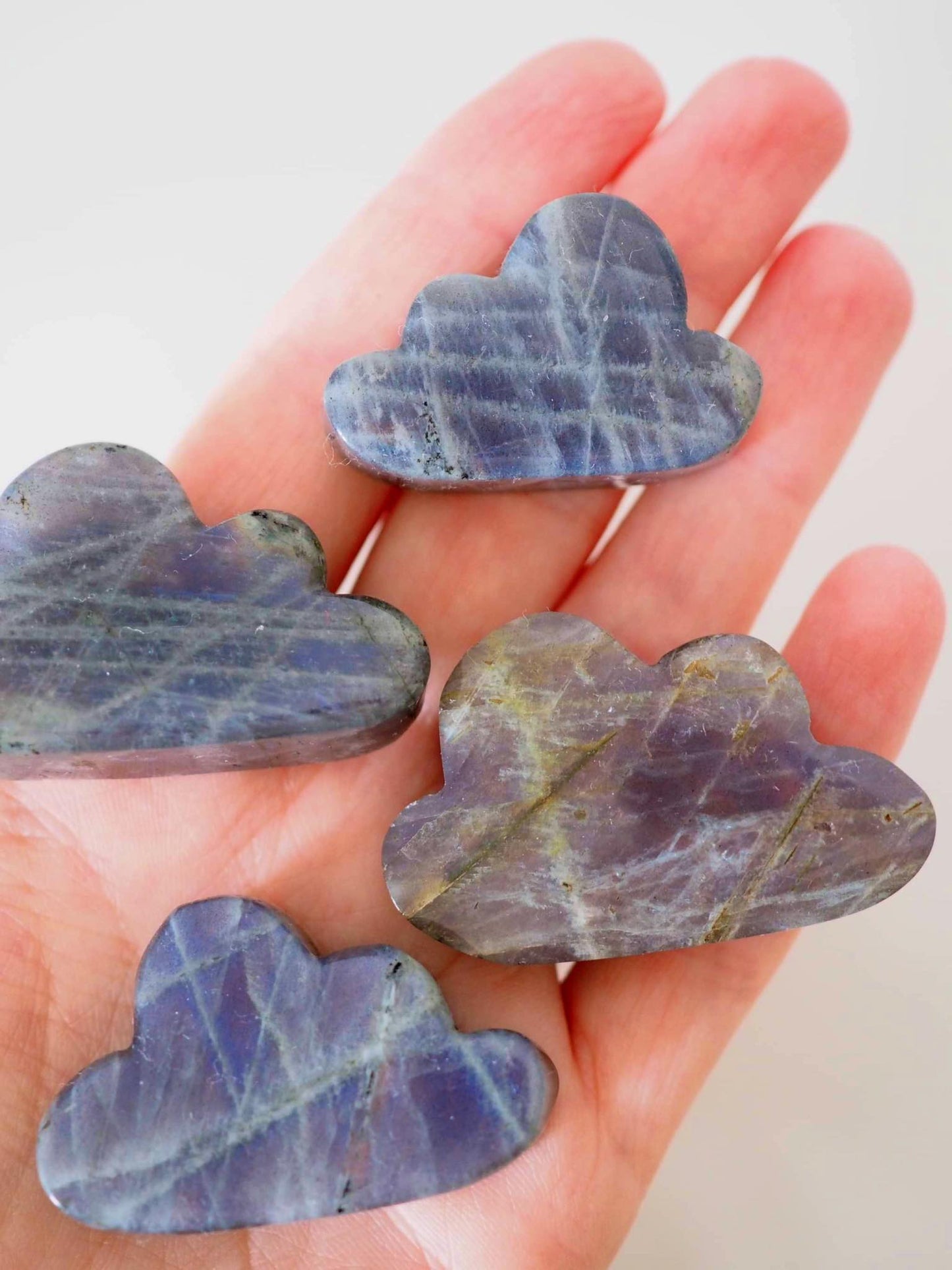 Labradorit Wolken Gravur .  Labradorite Cloud Carving ca. 3.5 -4.5 cm  - aus Madagascar . China