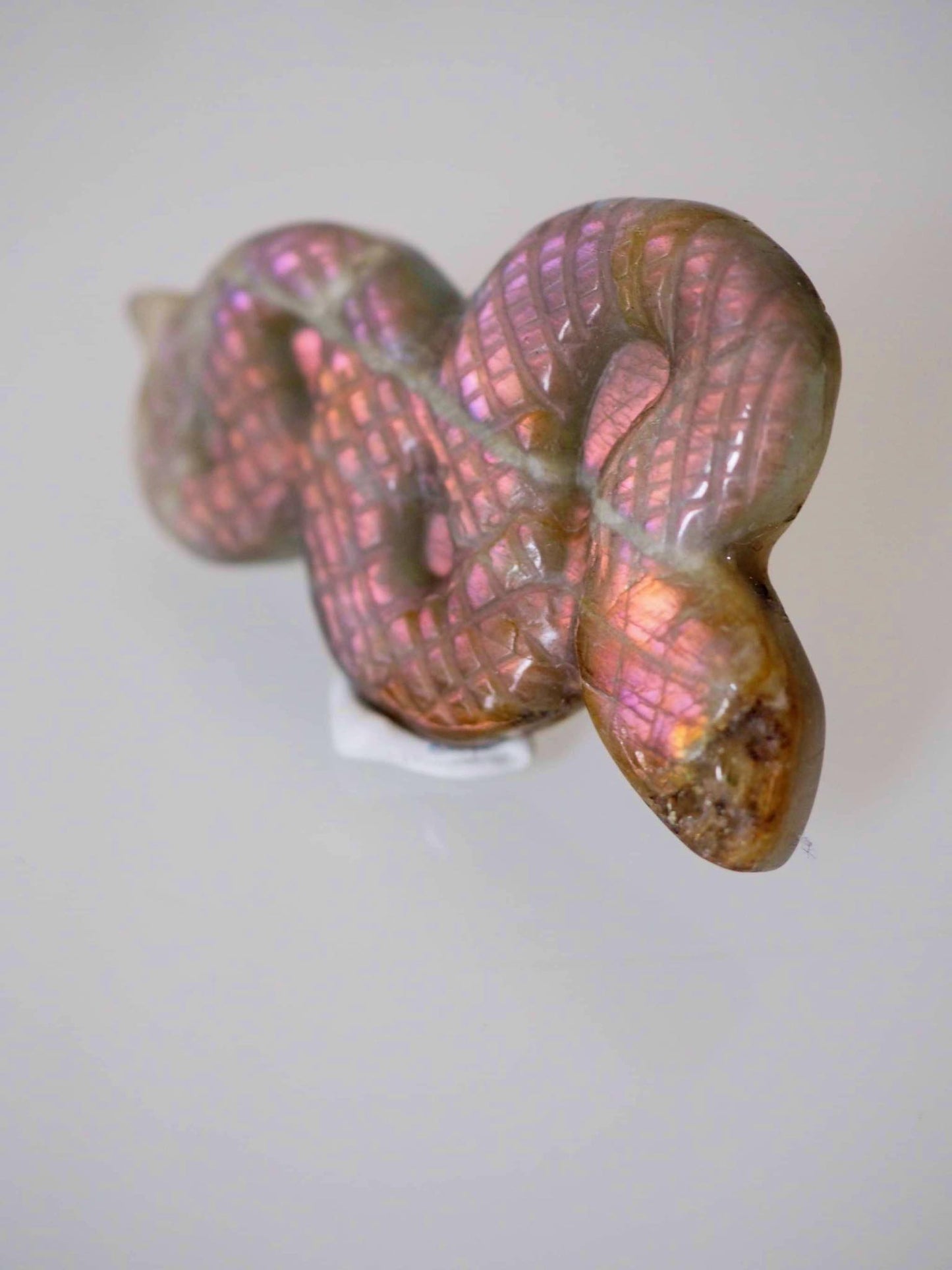 Lila Gold Labradorit Schlange Gravur . Purple Golden Labradorite Snake Carving M ca. 5.5 - 7.5 cm  - aus Madagascar . China