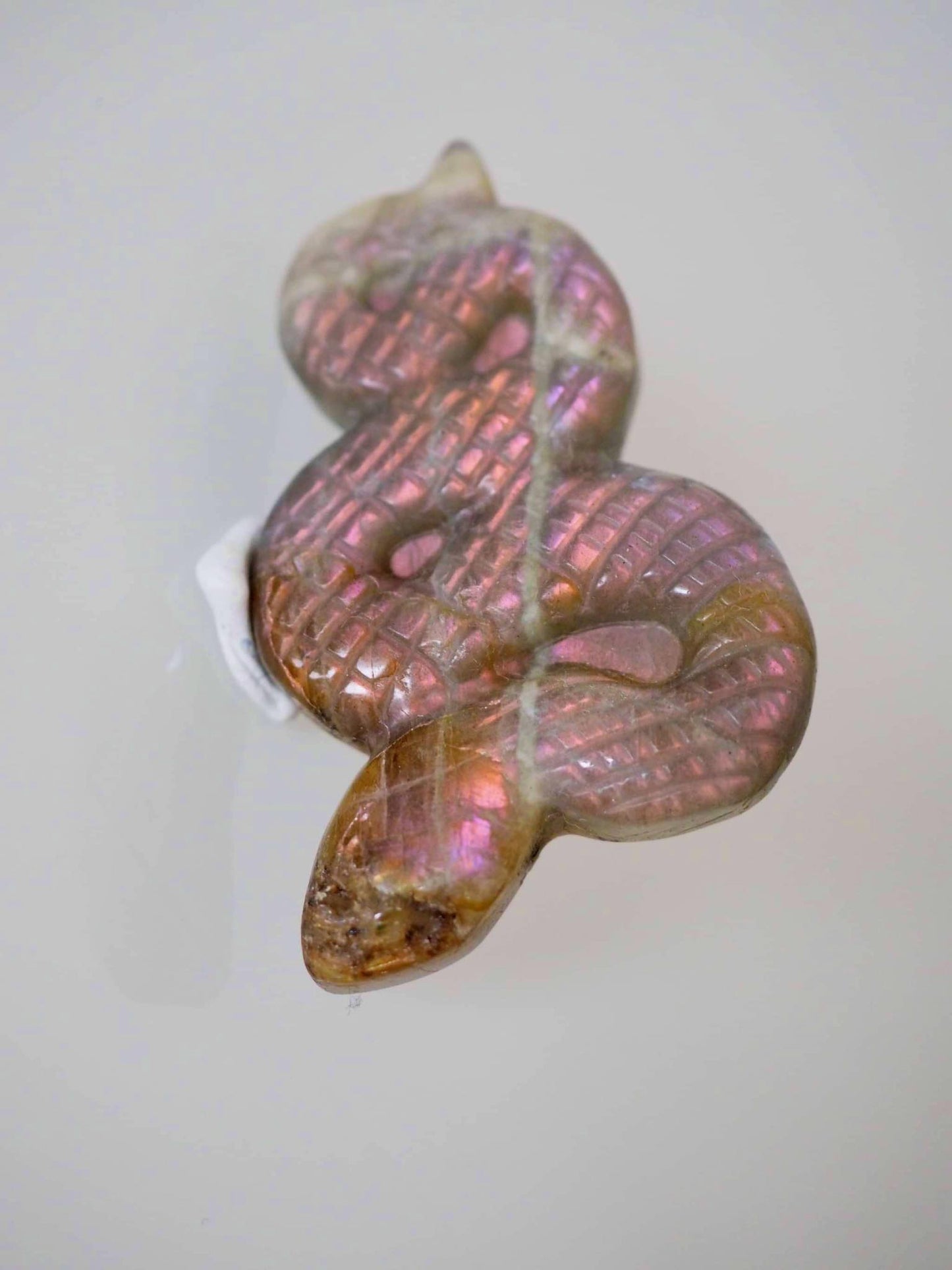 Lila Gold Labradorit Schlange Gravur . Purple Golden Labradorite Snake Carving M ca. 5.5 - 7.5 cm  - aus Madagascar . China