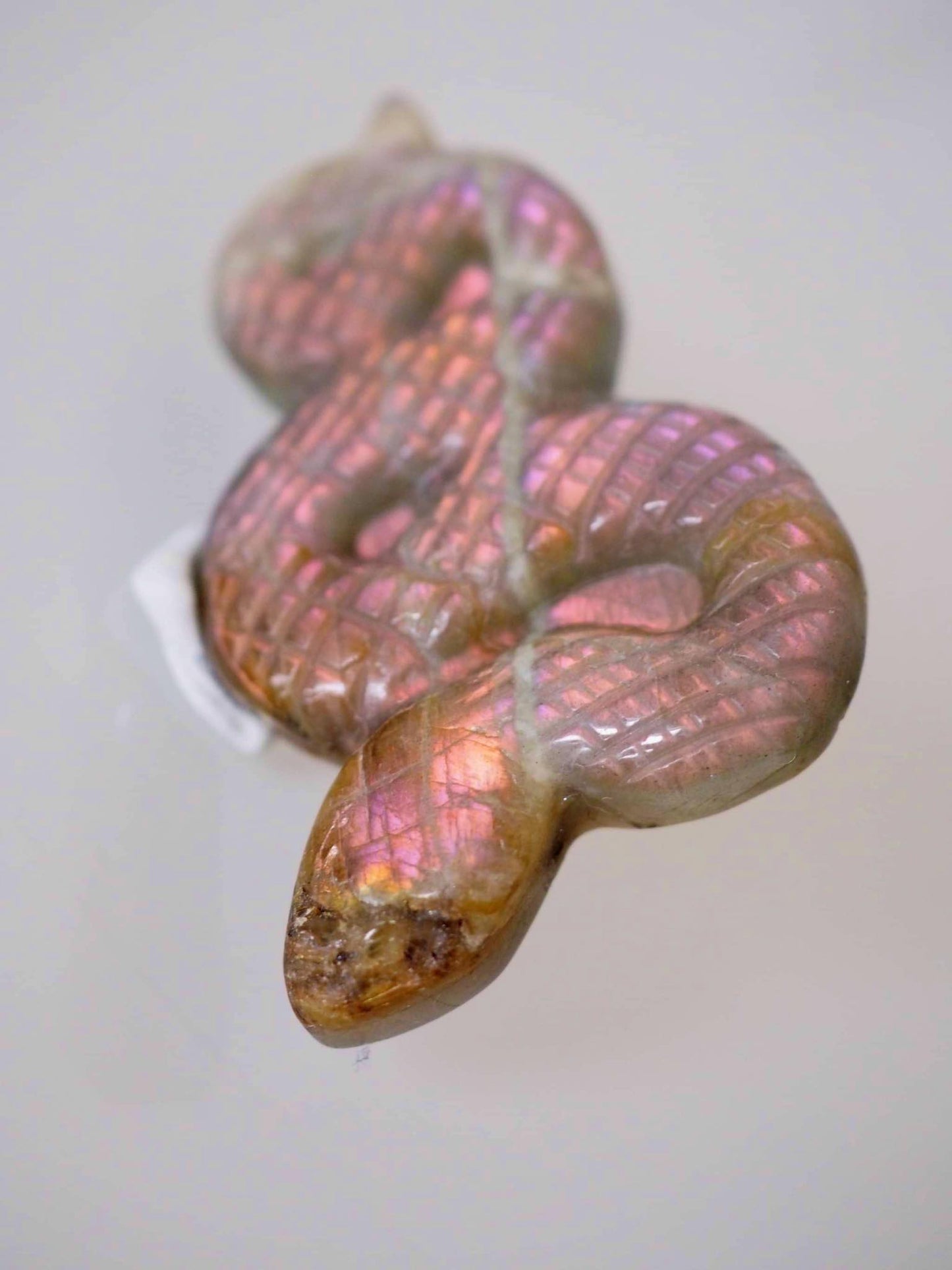 Lila Gold Labradorit Schlange Gravur . Purple Golden Labradorite Snake Carving M ca. 5.5 - 7.5 cm  - aus Madagascar . China